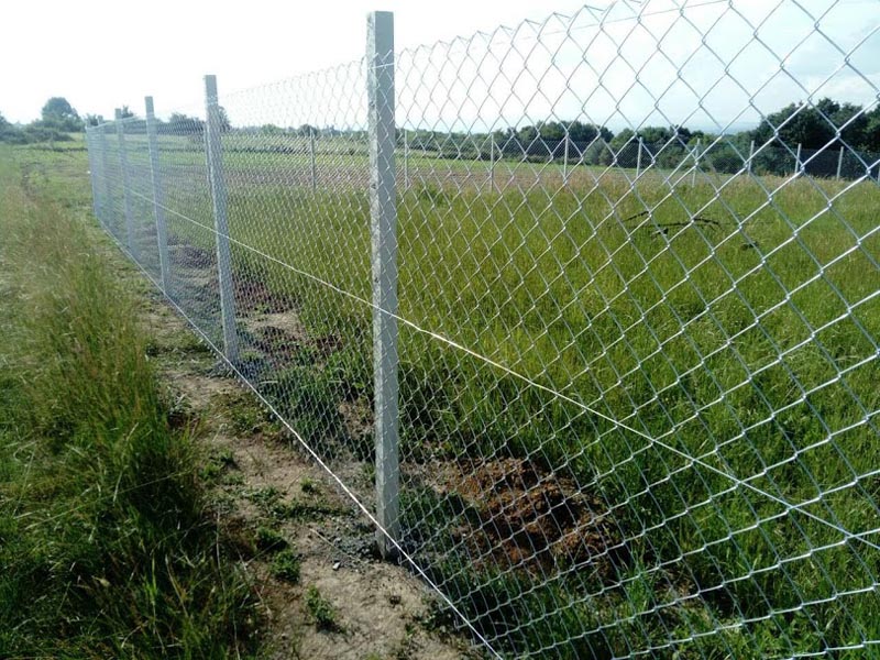 Univerzalno pletivo sa betonskim stubovima